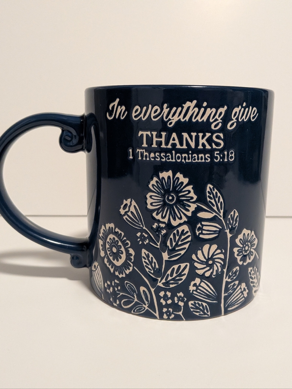 Spectrum dark blue floral mug features the scripture "In everything give THANKS